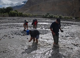 Searching Shaligram in Gandaki River