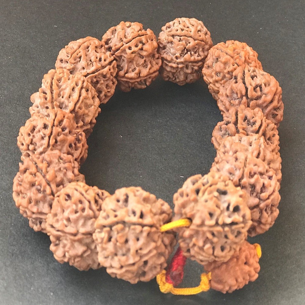 1586768754_6_Mukhi_Rudraksha_Bracelet_4.jpg