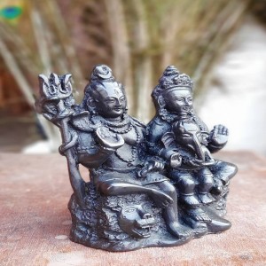 1612268497_Shiv-Parvati-Ganesh-idol.jpg